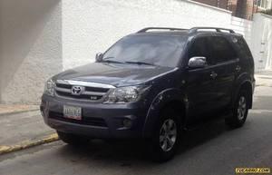 Toyota Fortuner SR5 (7Ptos) 4x4 - Automatico