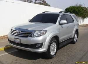 Toyota Fortuner SR (7Ptos) 4x4 - Automatico