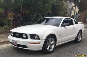 Ford Mustang GT - Automatico