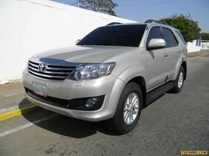 Toyota Fortuner SR (7Ptos) 4x4 - Automatico