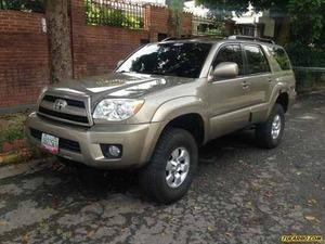 Toyota 4Runner Limited V6 4x4 - Automatico