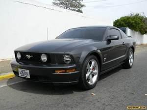 Ford Mustang GT - Sincronico