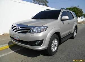 Toyota Fortuner SR (7Ptos) 4x4 - Automatico