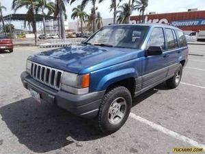 Jeep Grand Cherokee Laredo - Automatico