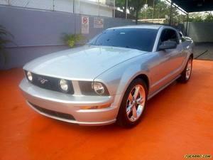 Ford Mustang GT - Automatico