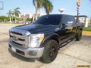 Ford F-250 Doble Cabina XLT - Automatico