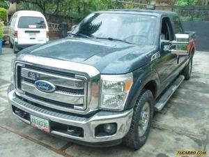 Ford F-250 Doble Cabina XLT - Automatico