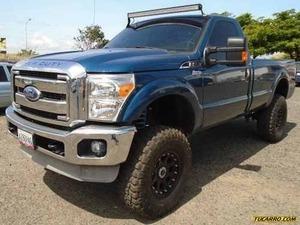 Ford F-250 Cabina Regular XLT 4x4 - Automatico