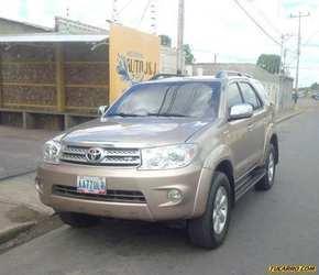 Toyota Fortuner SR5 (7Ptos) 4x4 - Automatico