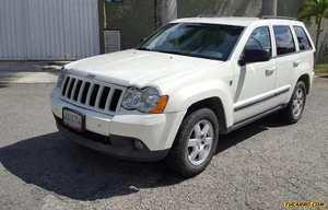 Jeep Grand Cherokee Laredo 4x4 - Automatico