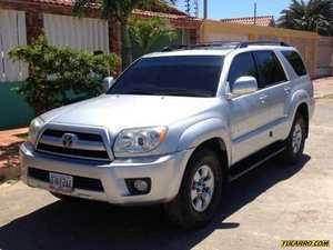 Toyota 4Runner Limited V6 4x4 - Automatico