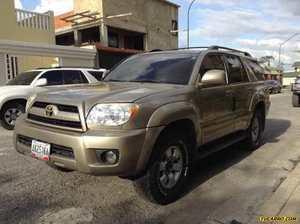 Toyota 4Runner Limited V6 4x4 - Automatico