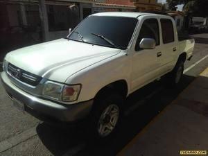 Toyota Hilux Doble Cabina 4x4 - Sincronico