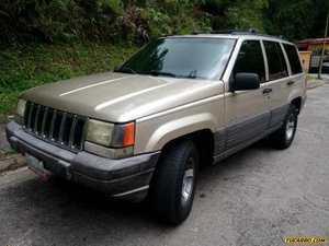 Jeep Grand Cherokee Laredo - Automatico