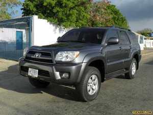 Toyota 4Runner SR5 V6 - Automatico