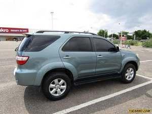 Toyota Fortuner SR (7Ptos) 4x4 - Automatico