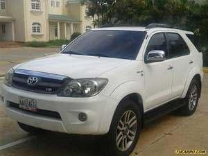 Toyota Fortuner SR5 (7Ptos) - Automatico