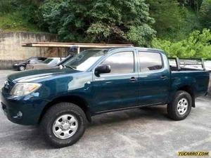 Toyota Hilux Doble Cabina 4x4 - Sincronico