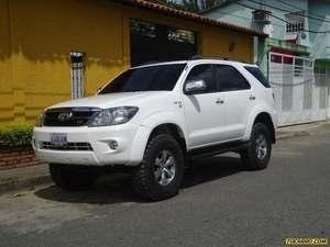 Toyota Fortuner SR5 (7Ptos) 4x4 - Automatico