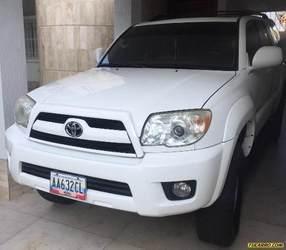 Toyota 4Runner Limited V6 4x4 - Automatico