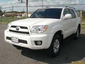 Toyota 4Runner Limited V6 4x4 - Automatico