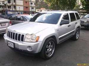 Jeep Grand Cherokee Laredo 4x4 - Automatico