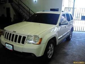 Jeep Grand Cherokee Laredo 4x4 - Automatico