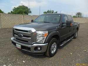 Ford F-250 Doble Cabina XLT - Automatico