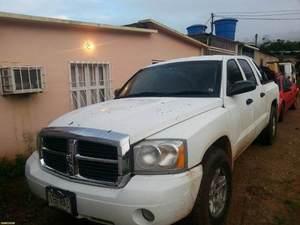 Dodge Dakota Club Cab. ST 4x4 - Automatico