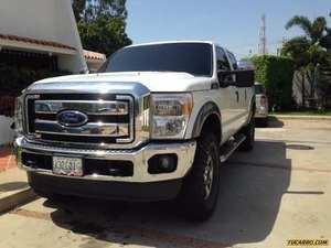 Ford F-250 Doble Cabina Lariat 4x4 - Automatico