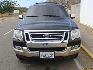 Ford Explorer Eddie Bauer 4x4 - Automatico