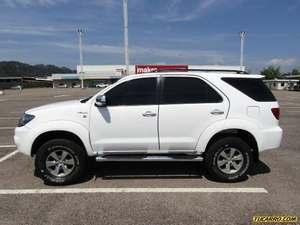 Toyota Fortuner SR5 - Automatico