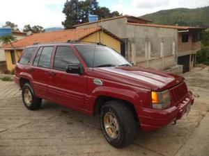 Jeep Grand Cherokee Laredo 4x4 - Automatico