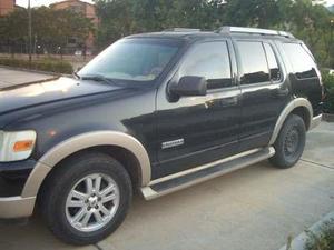 Ford Explorer Eddie Bauer AWD - Automatico