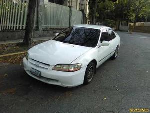 Honda Accord LX (4AT) - Automatico