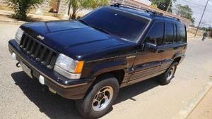 Jeep Grand Cherokee Laredo 4x4 - Automatico