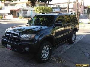 Toyota 4Runner Limited V6 4x4 - Automatico