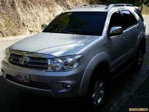 Toyota Fortuner SR (7Ptos) 4x4 - Automatico