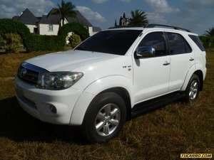 Toyota Fortuner SR (7Ptos) 4x4 - Automatico