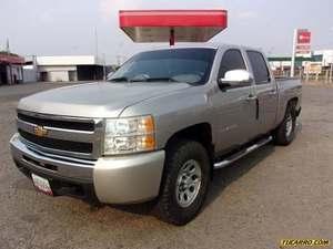 Chevrolet Silverado Doble Cabina LS 4x4 - Automatico