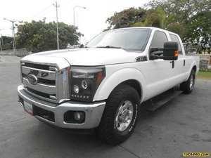 Ford F-250 Doble Cabina XLT - Automatico