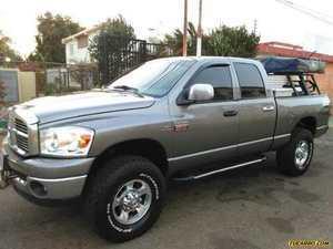 Dodge Ram Pick-Up 2500 Dob. Cab. SLT 4x4 - Automatico