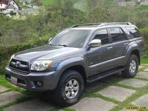 Toyota 4Runner SR5 V6 - Automatico