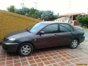 Mitsubishi Lancer 1.6 GLXi - Sincronico