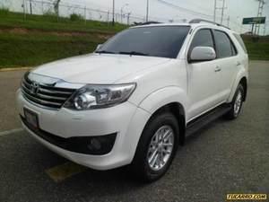 Toyota Fortuner SR (7Ptos) 4x4 - Automatico