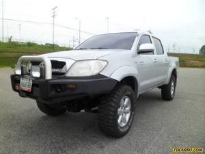 Toyota Hilux Doble Cabina Kavak 4x4 - Automatico