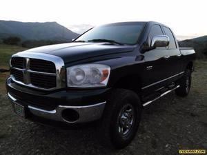 Dodge Ram Pick-Up 2500 Dob. Cab. SLT 4x4 - Automatico