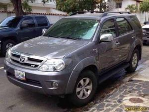 Toyota Fortuner SR (7Ptos) 4x4 - Automatico