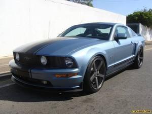 Ford Mustang GT - Sincronico