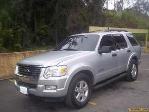 Ford Explorer XLT - Automatico